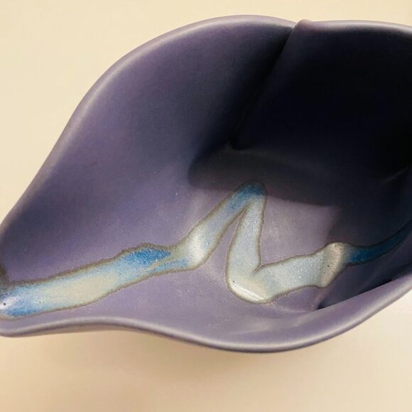 Hilborn Pottery Canada Pinched Periwinkle Art Pottery Gravy Boat Bowl - Picture 5 of 8